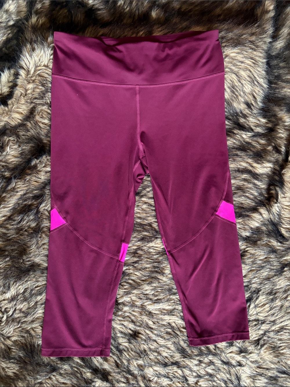 GAPFit Blackout Technology Maroon Capri Leggings with Pink Stripe Accents Size L